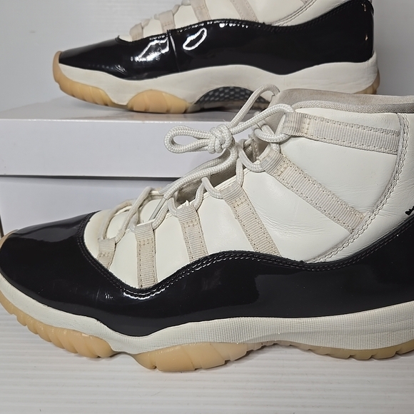 Womens 12 Air Jordan 11 Mid Neapolitan AR0715-101 - Picture 2 of 13